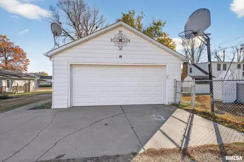 Exterior - 919 9th Ave, Fulton, IL 61252 photo 8 of 13