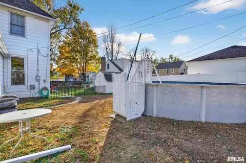 Exterior - 919 9th Ave, Fulton, IL 61252 photo 10 of 13