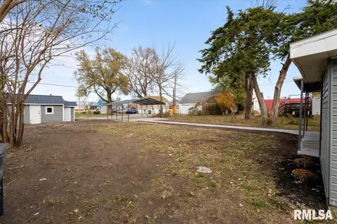 Exterior - 321 2nd Ave E, Milan, IL 61264 photo 5 of 7