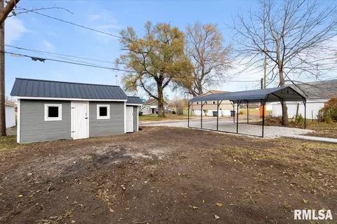 Exterior - 321 2nd Ave E, Milan, IL 61264 photo 4 of 7