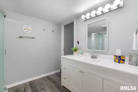 Bath - 321 2nd Ave E, Milan, IL 61264 photo 1 of 1