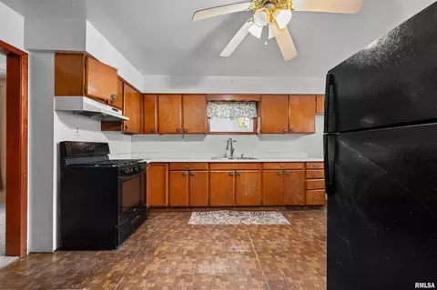 Kitchen - 158 5th St, Silvis, IL 61282 photo 1 of 3