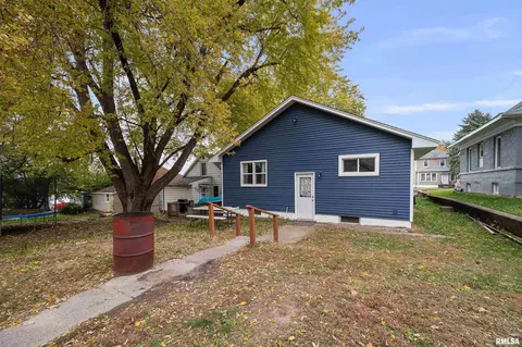 Exterior - 158 5th St, Silvis, IL 61282 photo 2 of 4