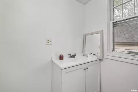 Bath - 158 5th St, Silvis, IL 61282 photo 2 of 3