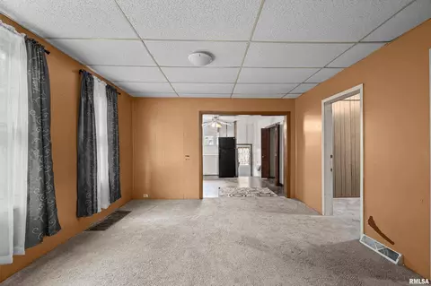 Living - 158 5th St, Silvis, IL 61282 photo 2 of 2