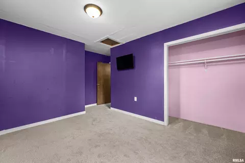 Bedroom - 158 5th St, Silvis, IL 61282 photo 4 of 4