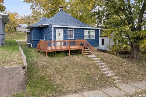 Exterior - 158 5th St, Silvis, IL 61282 photo 1 of 4