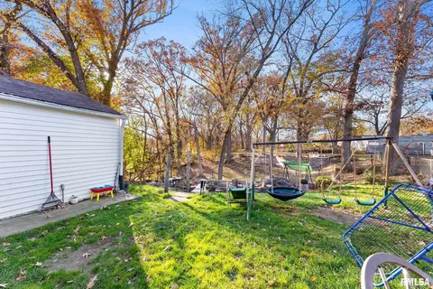 1025 38th St, Moline, IL 61265 photo 16