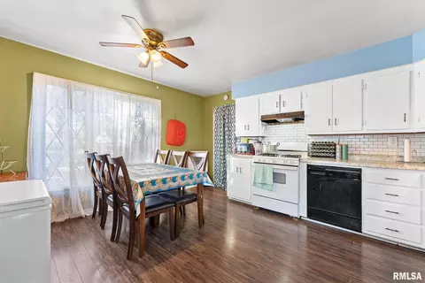 1025 38th St, Moline, IL 61265 photo 7