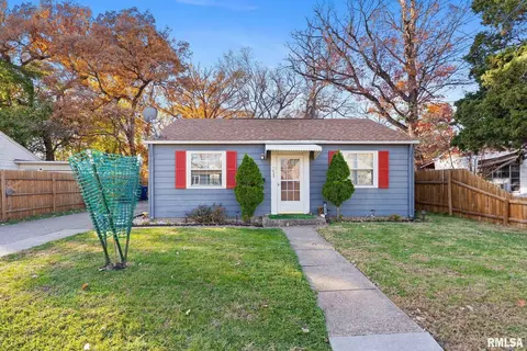 1025 38th St, Moline, IL 61265 photo 2