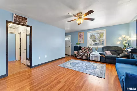 1025 38th St, Moline, IL 61265 photo 6