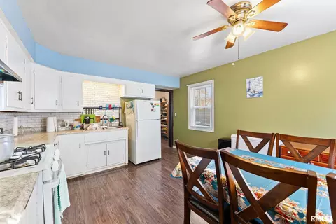 1025 38th St, Moline, IL 61265 photo 8