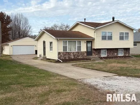 703 2nd St, Colona, IL 61241