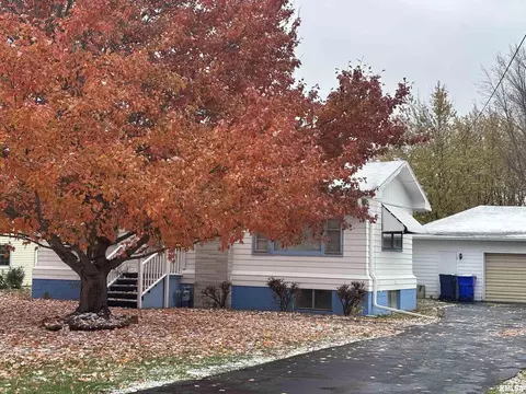215 W Garfield St, Kewanee, IL 61443