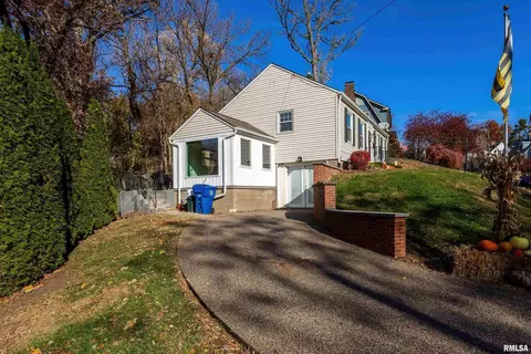 10 Kenwood Ave, Davenport, IA 52803