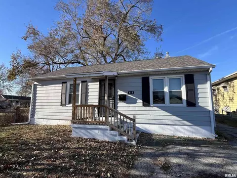 613 W 9th Ave, Milan, IL 61264