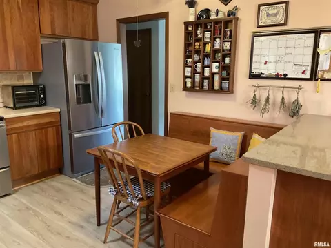 809 W Spring St, Eldridge, IA 52748 photo 11