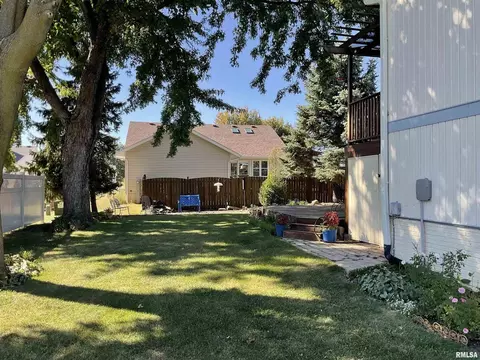 809 W Spring St, Eldridge, IA 52748 photo 46