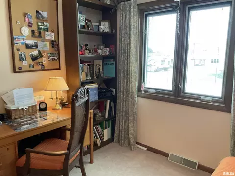 809 W Spring St, Eldridge, IA 52748 photo 27