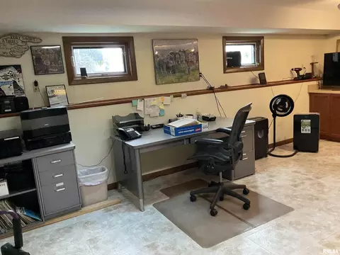 809 W Spring St, Eldridge, IA 52748 photo 36