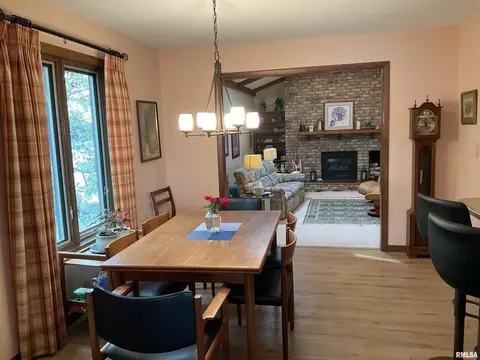 809 W Spring St, Eldridge, IA 52748 photo 8