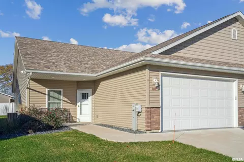 2406 13th St, Silvis, IL 61282