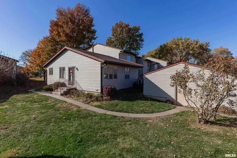 3752 Cedarwood Ct, Bettendorf, IA 52722