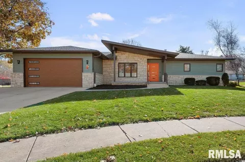 3209 E 18th Pl, Davenport, IA 52803