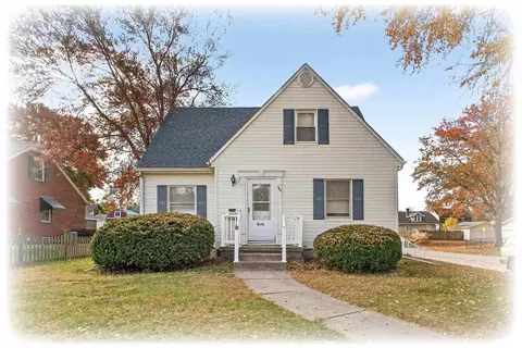 803 Holmes St, Bettendorf, IA 52722