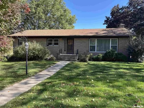 1401 6th St #A, Orion, IL 61273