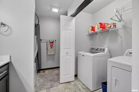 300 E Franklin St #203, Eldridge, IA 52748 photo 11