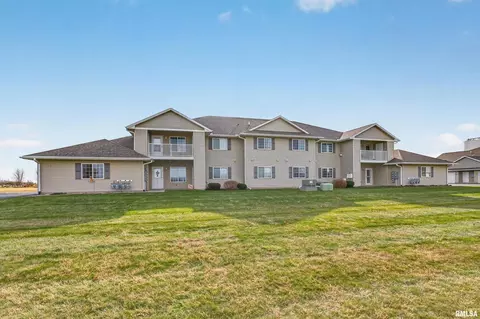 300 E Franklin St #203, Eldridge, IA 52748