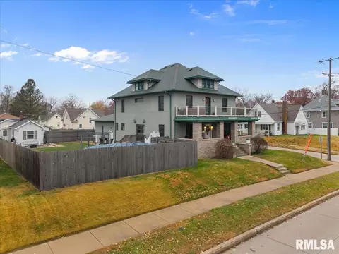 302 9th St, Silvis, IL 61282