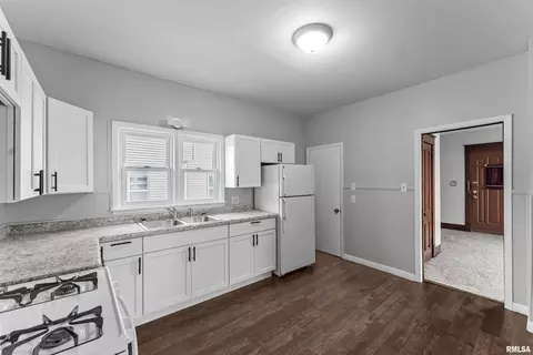Entry Way - 1703 18th Ave, Moline, IL 61265 photo 1 of 3