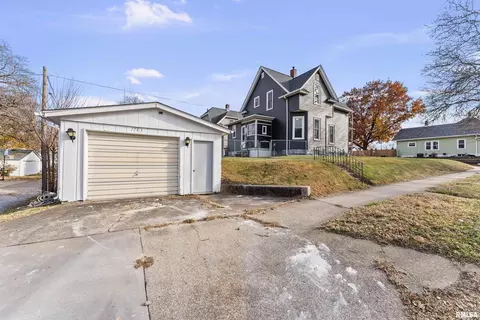Exterior - 1703 18th Ave, Moline, IL 61265 photo 4 of 4