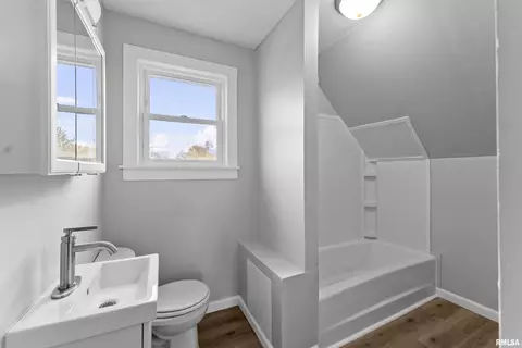 Bath - 1703 18th Ave, Moline, IL 61265 photo 1 of 1