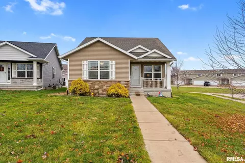 1572 Olde Brandy Ln, Davenport, IA 52807