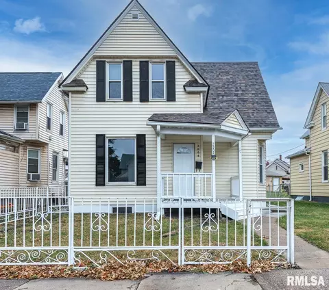 2008 Dixwell St, Davenport, IA 52802