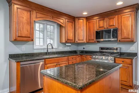 2636 12th St, Moline, IL 61265 photo 8