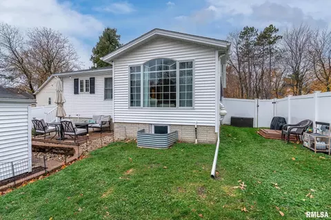 2636 12th St, Moline, IL 61265 photo 3