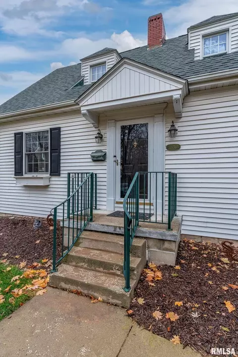 2636 12th St, Moline, IL 61265 photo 2