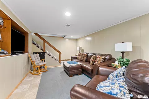 612 12th St, Silvis, IL 61282 photo 17