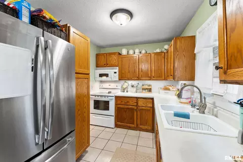612 12th St, Silvis, IL 61282 photo 9