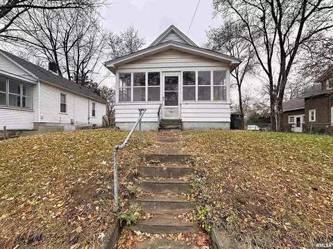 2008 9th St, Rock Island, IL 61201