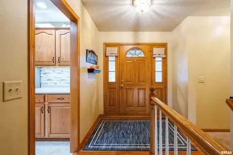 1205 28th Ave, Silvis, IL 61282 photo 2