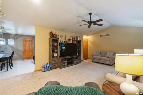 1205 28th Ave, Silvis, IL 61282 photo 6