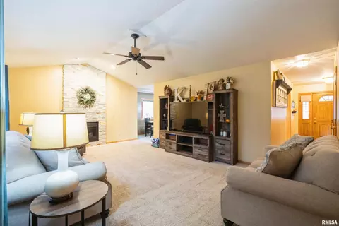 1205 28th Ave, Silvis, IL 61282 photo 7