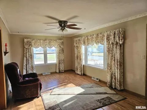313 E 3rd St, Wilton, IA 52778 photo 9