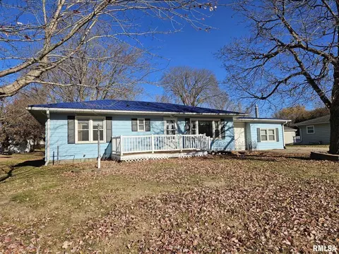313 E 3rd St, Wilton, IA 52778
