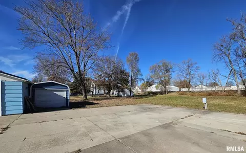 313 E 3rd St, Wilton, IA 52778 photo 5